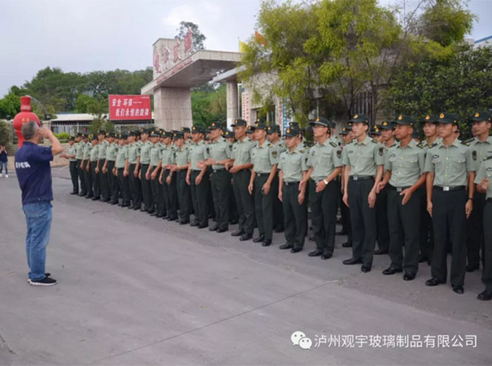 嘉明部队官兵参观访问永乐高ylg888888玻璃
