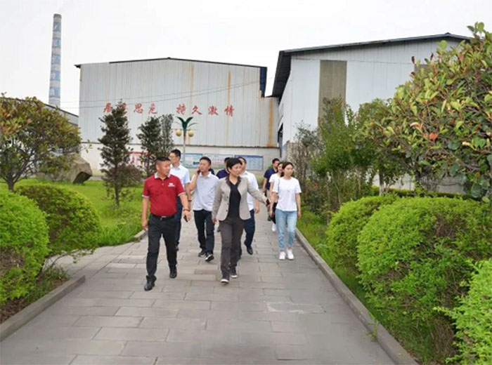 贵州省习水县经开区领导莅临永乐高ylg888888玻璃考察