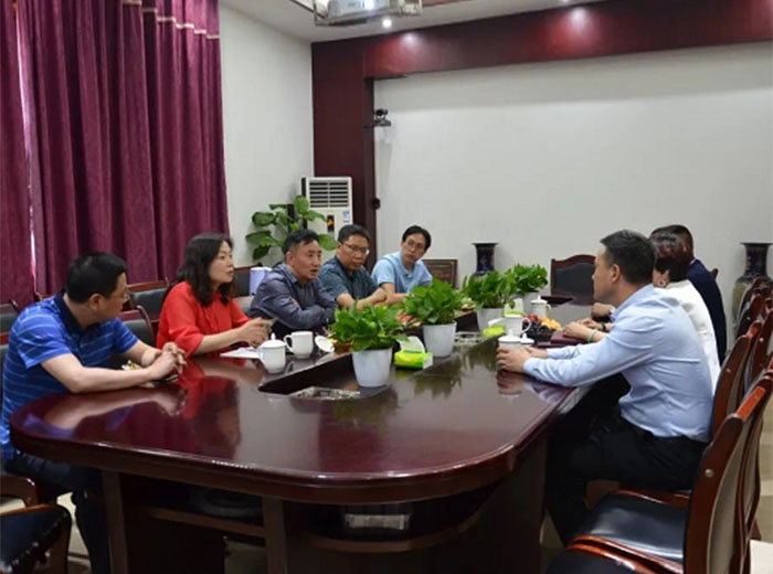 遵义市和平经济开发区领导莅临永乐高ylg888888玻璃考察