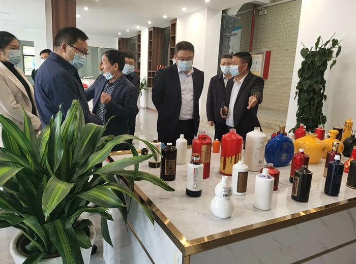 茅台集团党委委员、副总经理吴浩军及播州区委书记陈松等领导一行莅临首创公司参观指导工作