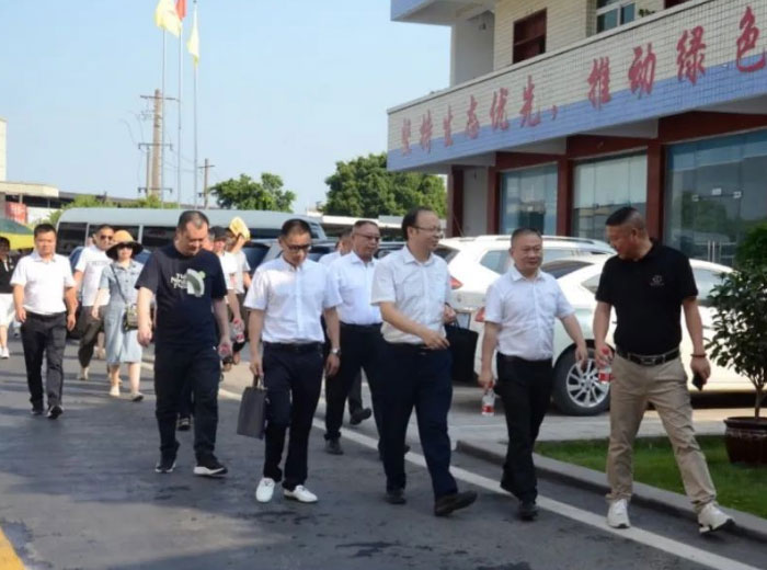 叙永县委常委申刚一行莅临永乐高ylg888888集团总部基地调研