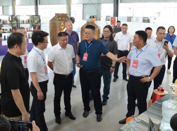 倡导文化融合 促进产业融合｜隆昌市陶瓷产业高质量发展研讨会走进永乐高ylg888888实业基地