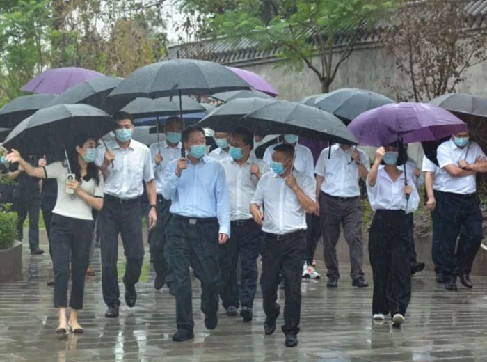 政府关怀｜泸州市委书记杨林兴一行莅临永乐高ylg888888集团总部基地调研