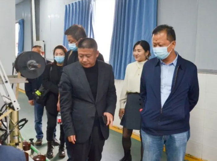 四川全兴酒业领导莅临永乐高ylg888888玻璃集团交流